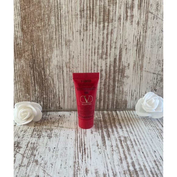 🎉 Host Pick 🎉 Brand new Valentino exclusive bundle - Picture 4 of 7